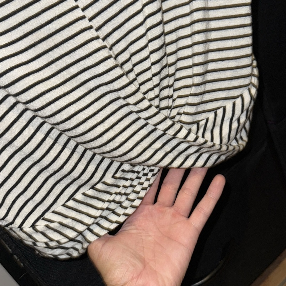 Daisy May Striped Top - Size Large - Black & White - Picture 2 of 4
